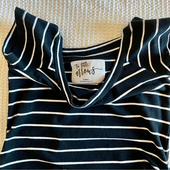 To Little Arrows off the shoulder maternity shirt - Picture 3 of 4